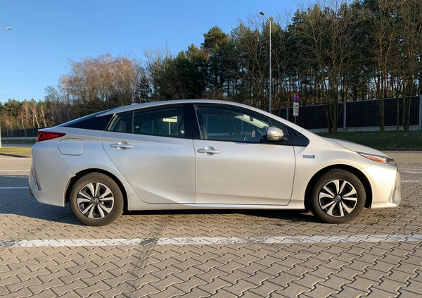 Toyota Prius cena 79000 przebieg: 79000, rok produkcji 2018 z Łomianki małe 667